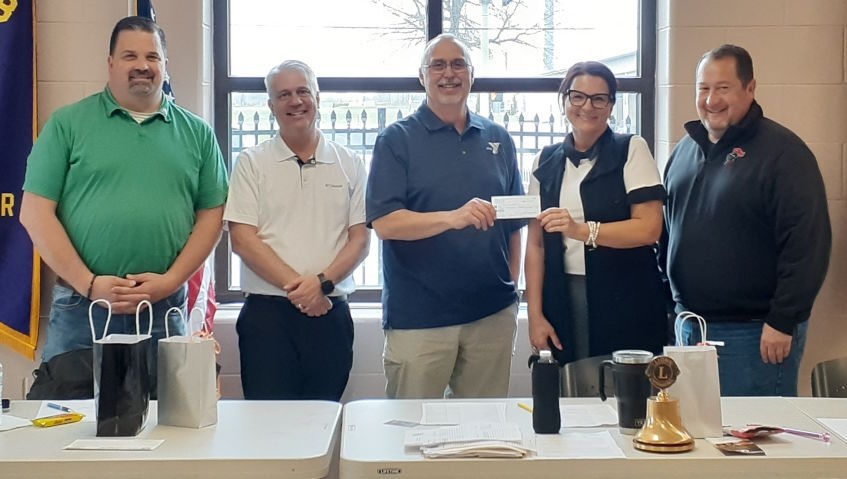 Lions donate to Hearten House